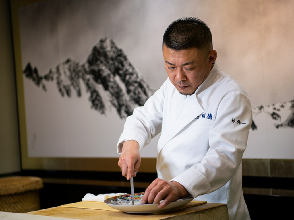 きっちりと仕事を行う。長年の技に心を込めて