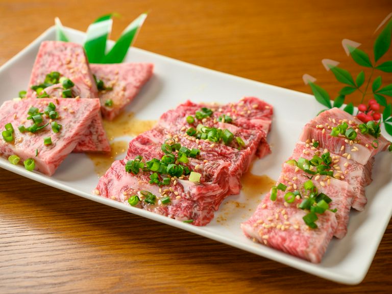 お値打ち価格で柔らかジューシーなお肉が楽しめる『上ロース、ハラミ、三角バラ』