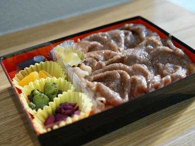 特選伊万里牛レモンステーキ重<サラダ付>をテイクアウト