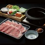 佐賀 伊万里牛A5ランクの上質なサーロインをすき焼きでお楽しみ頂けるコースです。

リブ ￥13,700・サーロイン ￥15,000
