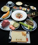 佐賀 伊万里牛A5ランク100g (ロース又はヒレ)と焼アワビなど豪華9品が楽しめます。
※2名様からのご予約となります。