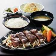 厳選伊万里牛をわさびの効いた特製わさびソースでどうぞ。おいしいお肉にわさびがぴったりの王道メニュー。
<ごはん・お味噌汁・漬物・サラダ付>
