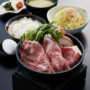 最高級の伊万里牛を絶品の割り下で煮込んでお召し上がり下さい。目の下で湯気立つお鍋が食欲をそそる逸品
<ごはん・お味噌汁・漬物・サラダ付>