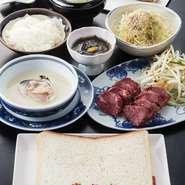 コース内容（全7品）
■ 前菜
■ 喜久家風きざみサラダ
■ 季節のスープ
■ 特選伊万里牛(100g)
■ 焼き野菜
■ ごはん・赤出し・香の物
■ デザート