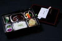 100％伊万里牛を使用したハンバーグをデミグラスソースで仕上げたお弁当です。