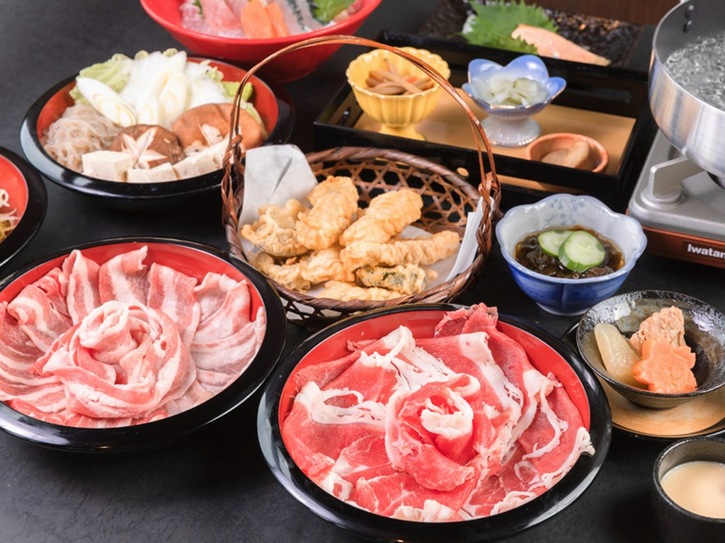 だしつゆでいただく絶品の味わい。県産食材を贅沢に堪能する『しゃぶしゃぶ』