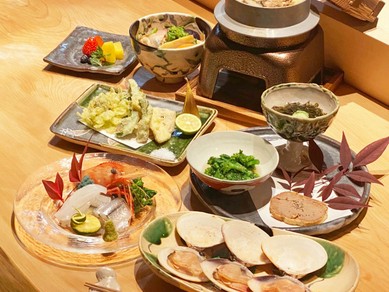 食事や会話を心ゆくまで堪能する、贅沢なひと時