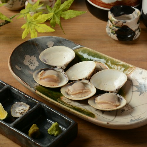 はまぐりわんこ。ぷりぷりのはまぐりを塩やスダチ、わさびなどで