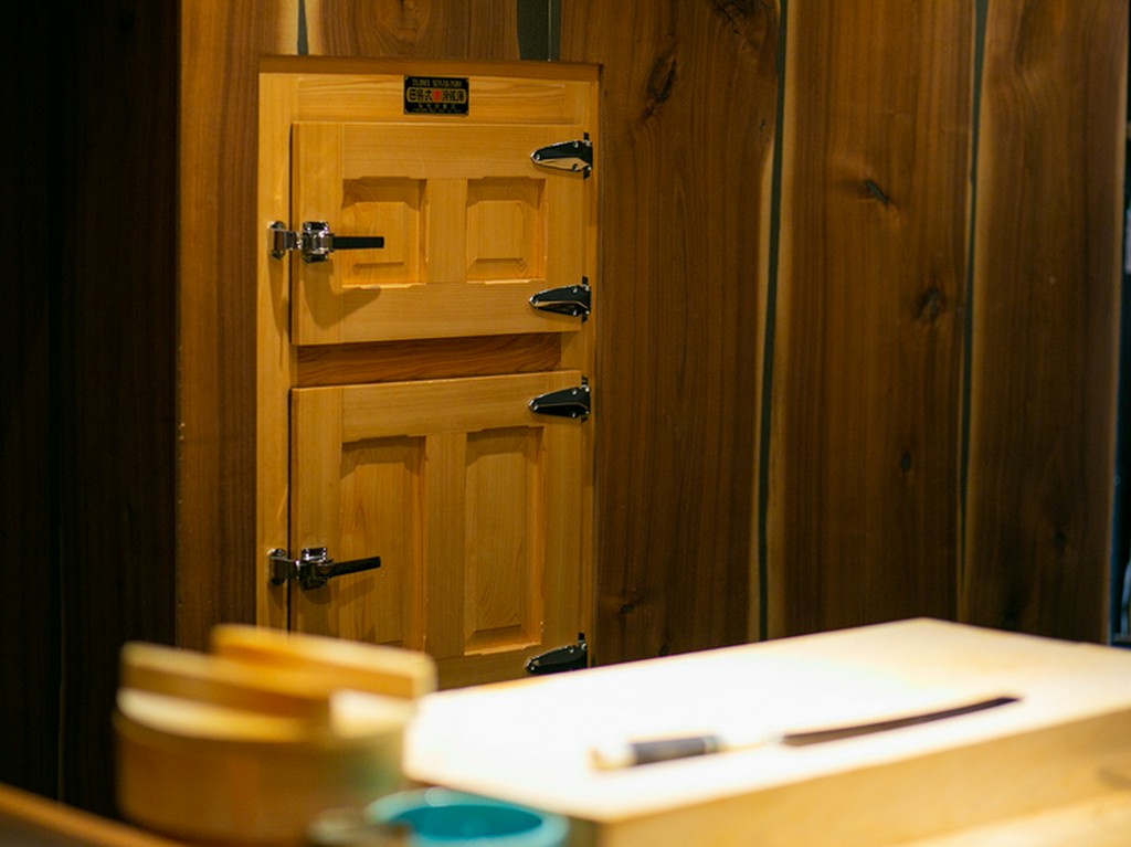 ネタの最もいい状態を保つための、電気を使わない氷室の冷蔵庫