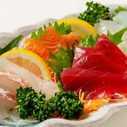 清酒発祥の地とも言われる奈良県。同店では「地元の味を知ってもらいたい」との思いから、県内各地で醸造された日本酒が取り揃えられています。つまみと共に堪能し、地元の味に酔いしれてみては。