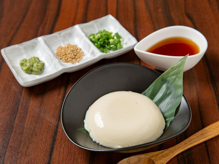 毎日店内で手仕込みする、女性人気NO.1『自家製もっちり豆腐』