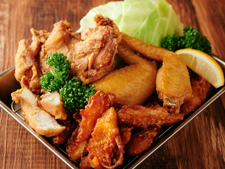 ボリューム満点＆人気の唐揚げを食べ比べできる『唐揚げ4種盛り合わせ』
