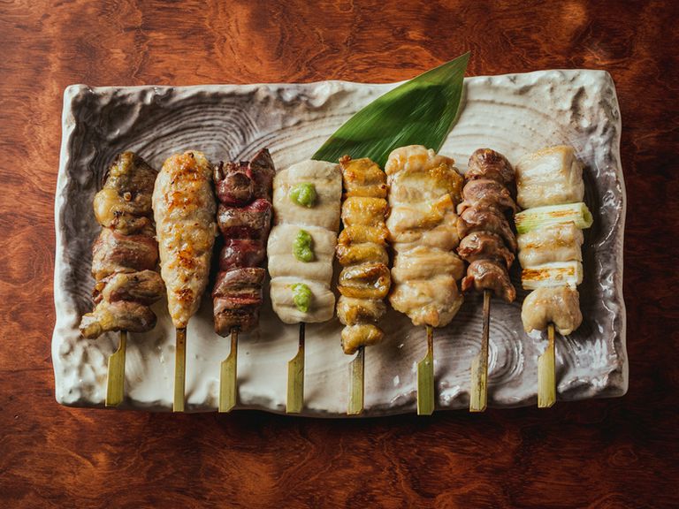 おいしい串をいいとこどり。今宵のおすすめを網羅できる『串焼き8本盛り合わせ』