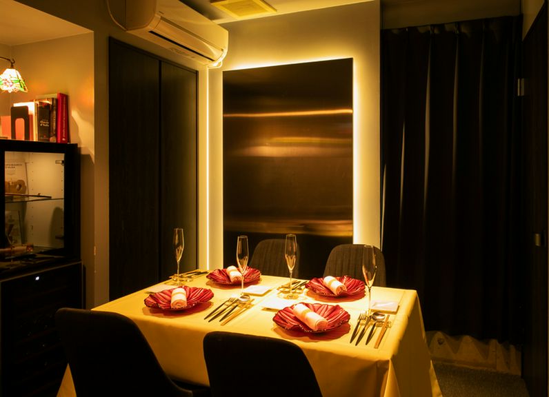 2〜4名向けの完全個室はプライベートな場面に最適