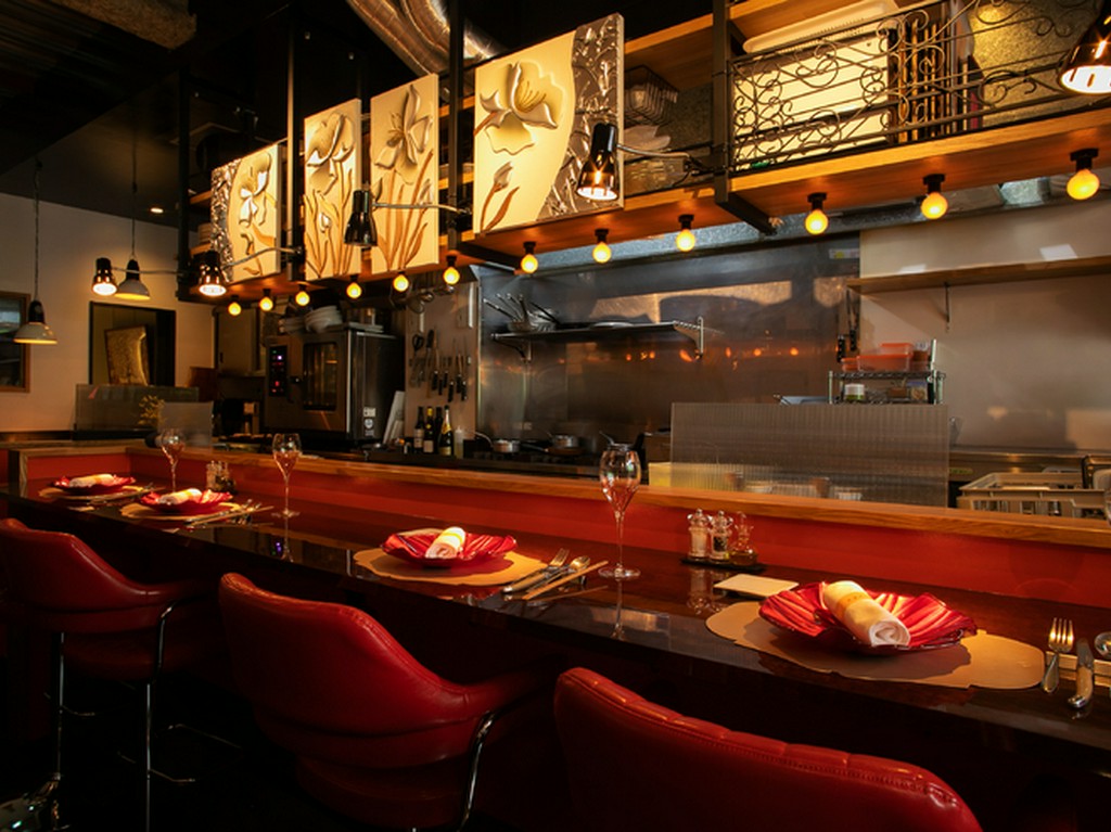 さらに奥深い食を探求するカウンター席