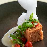 『微笑（クスクス）のカプレーゼ風』