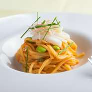 『広島 石本農場こだわり卵のタリオリーニ  ヤリイカと枝豆のトマトソース　実山椒の香り』