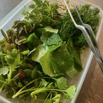 九州産の小麦『ミナミノカオリ』や福岡がかつて外国からの小麦粉に頼ってたが、県内産にこだわりラーメン用にと開発した『ラー麦粉』をaga-ri独自のブレンドで焼き上げた自家製パンをご用意しております。