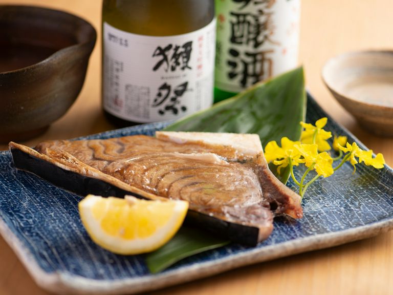 天然本鮪、旬の天然魚など、最上の食材で旨い寿司と皿を繰り出す