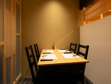 プライベート＆ビジネスの多彩なシーンで頼りになる個室を完備