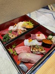 天然本鮪　天然活魚　いくら　うになど
最高のネタを　存分に味わって下さい