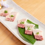 黒潮おすすめの11500円コースに
ブラス　珍味のミンク鯨の白ベーコン刺身がついています！