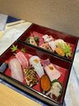 当店　1番人気🍣　10カンにぎり
天然本鮪大トロ　天然活魚　活車海老
対馬産ふわふわの穴子　いくら　雲丹　クジラ
など　その日の最高なネタのにぎりです♪