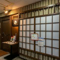 駅のすぐそばとは思えないような、隠れ家的で大人な雰囲気