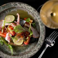 福岡に集まる季節の旬の魚介類が味わえる『魚介のカルパッチョ』
