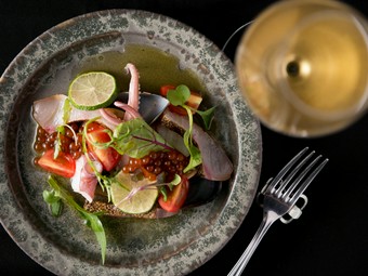 福岡に集まる季節の旬の魚介類が味わえる『魚介のカルパッチョ』