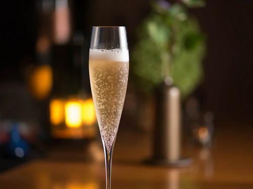 グラスやカトラリー類にもこだわっています