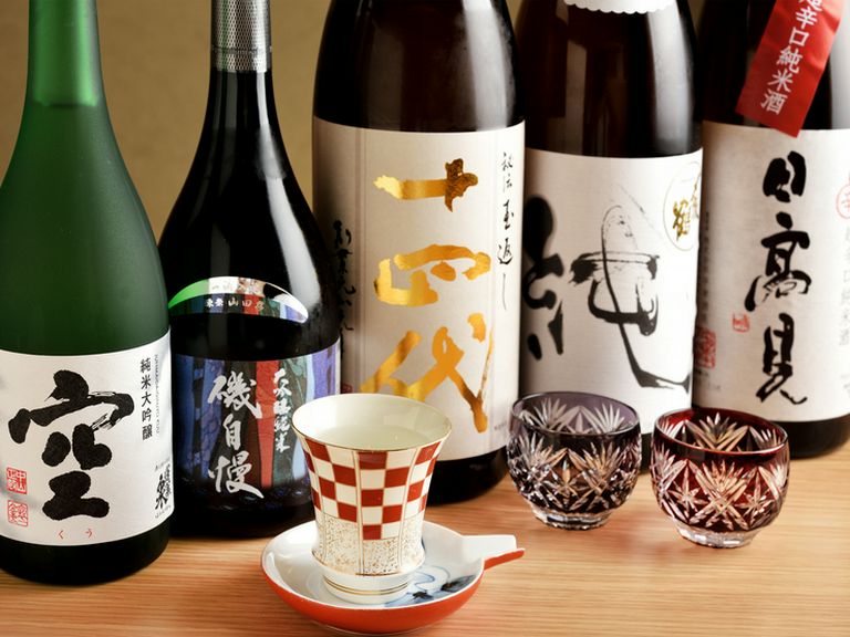 唎酒師の資格も有する店主が厳選したこだわりの日本酒も