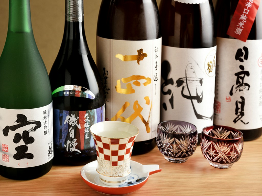 唎酒師の資格も有する店主が厳選したこだわりの日本酒も