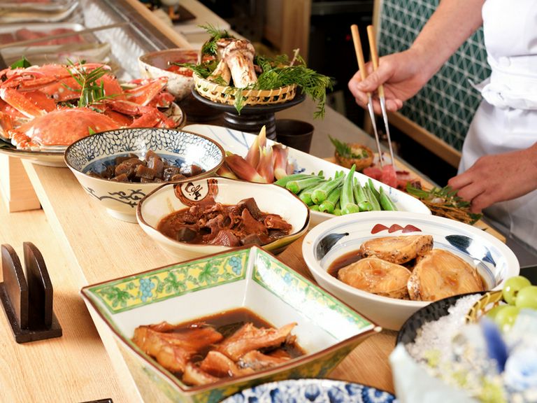 一人でもグループでも、心地よく過ごせる温かな空間