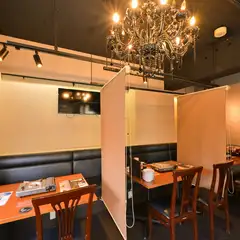 豊富なお酒と洗練された料理で、大切な人をお迎えできる場所