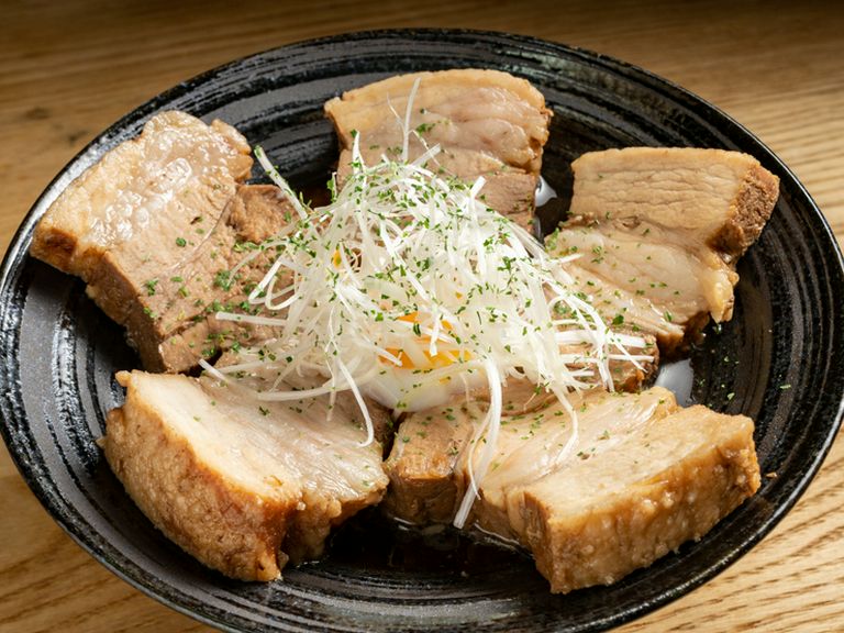 トロトロの食感よりも食べ応え重視の『豚の角煮〜温玉添え〜』
