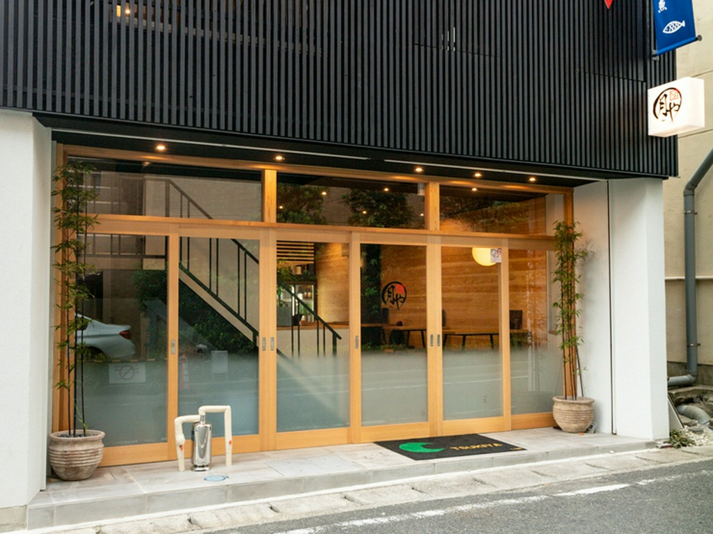 JR東海道本線「大府」駅東口からすぐ。モダンな佇まいが特徴です