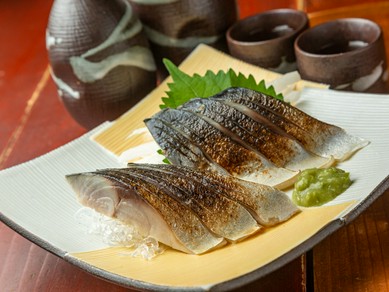 香ばしさが食欲を刺激する『炙りトロ〆さば』