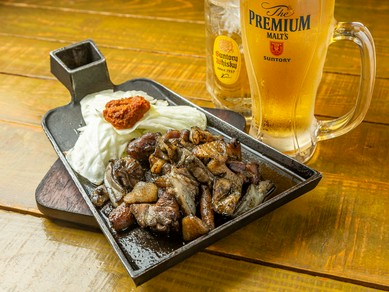 炭の香りと塩コショウで味わう『さつま知覧鶏の黒炙りMIX』