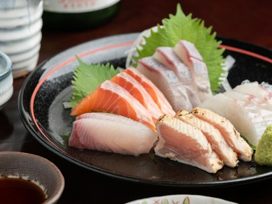 鮮度抜群の魚介を味わえる『お造りの盛り合わせ』