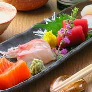 会食や商談など、ビジネスシーンに最適です。季節の食材にこだわった美味しいお食事と、温かいおもてなしで、ゆったりと寛ぐ事ができます。
