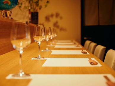 落ち着いた大人の雰囲気で二人の時間を