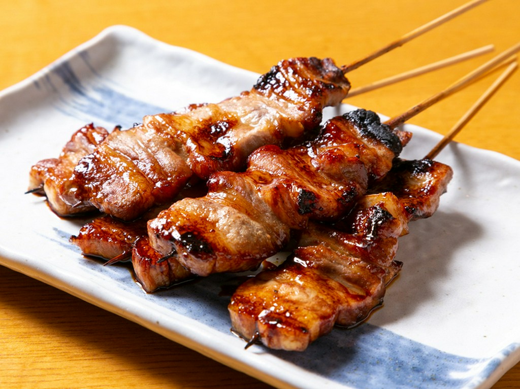 特製のにんにくタレで食べる『豚バラ』