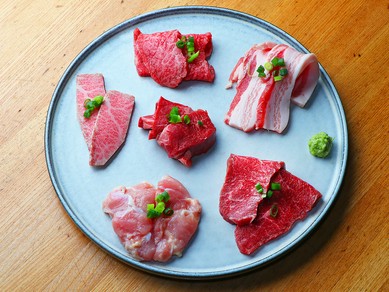 牛・豚・鶏のおいしい食べ比べが楽しめる『お29盛り』