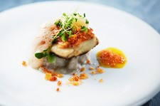 記念日やお誕生日など大切な方とのスペシャルな日に。 
ホールケーキと花束がセットになったコースです。