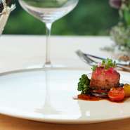 『三ケ日牛のグリエ　トリュフたっぷりソース　ペリグー』