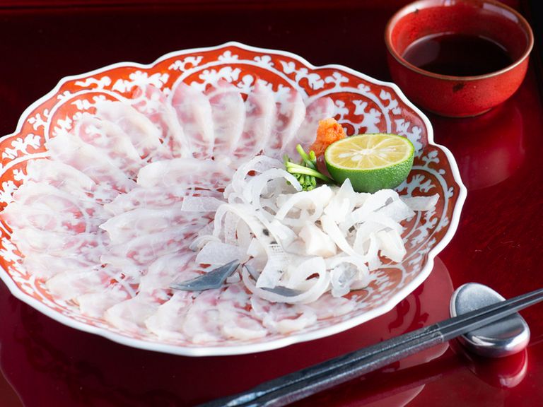 心地よい空間とフグ料理に魅せられ、ゲストの笑顔が湛える