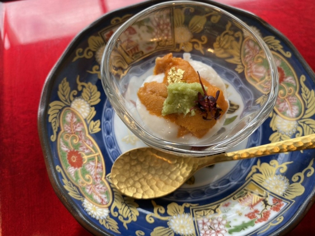 最も上質な部位を使用。甘く芳醇な味わいを楽しむ『白子のムース』