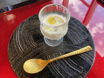 素材の旨みを思う存分堪能できる『白子スープ』