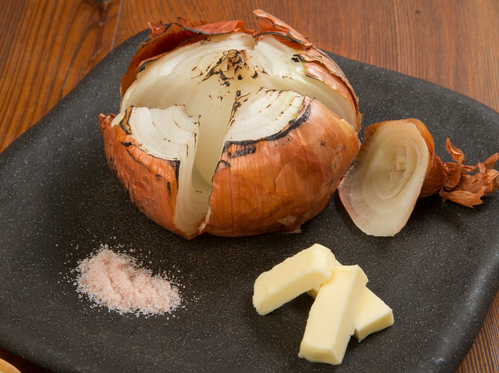 ついついお酒が進む、ローカロリーな『玉ねぎ姿焼き』